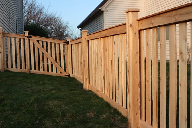 cedar-traditional-spaced-fence-romeoville-6