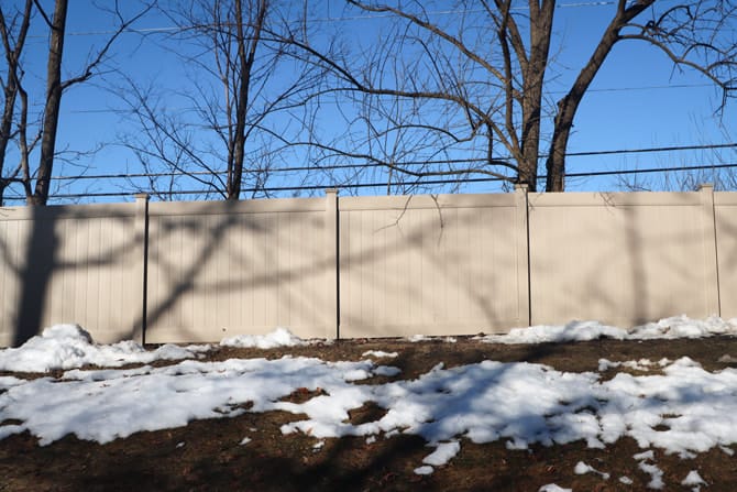 sandstone-vinyl-privacy-fence-yorkville-1