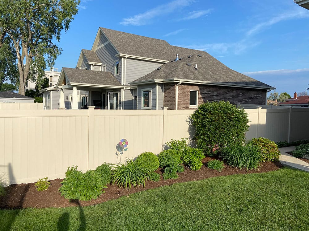 Photo-of-Almond-Vinyl-Privacy-Fence-6-Foot---Installed-in-Naperville-Illinois