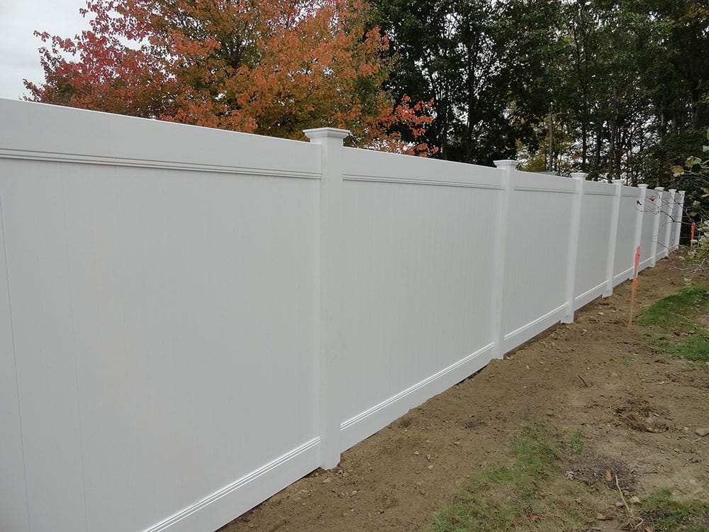 Photo-of-White-Vinyl-Privacy-Fence-6-Foot---Installed-in-Aurora-Illinois