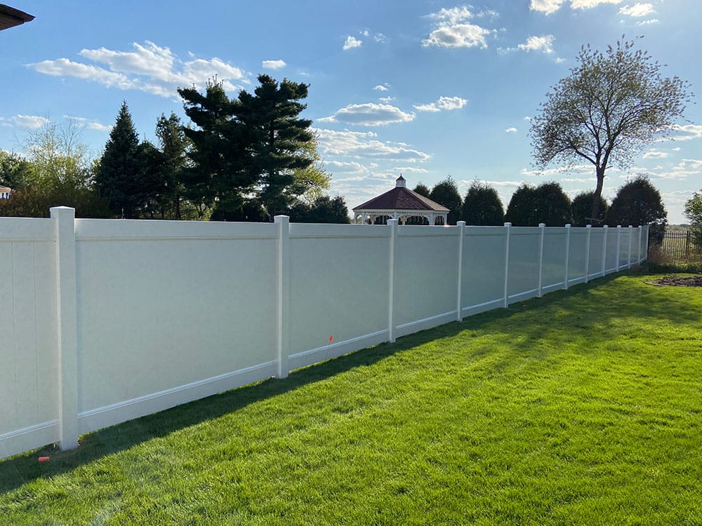 Photo-of-White-Vinyl-Privacy-Fence-6-Foot---Installed-in-Orland-Park-Illinois