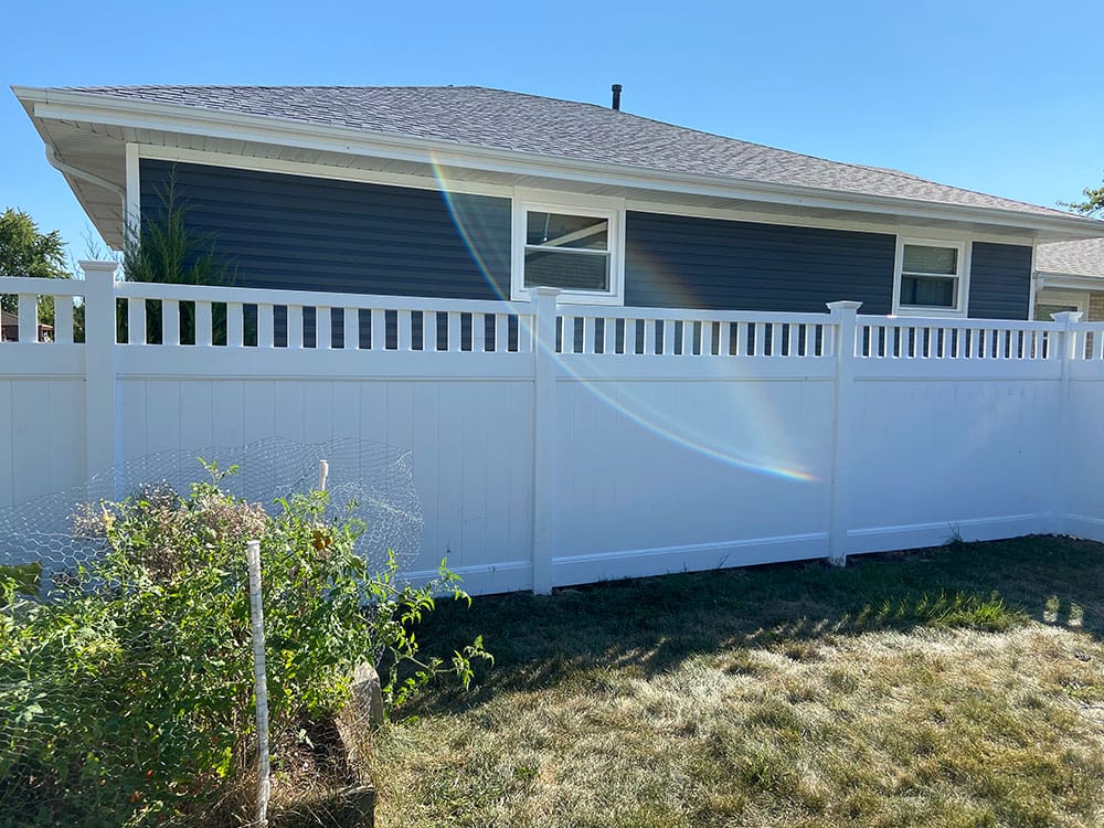 Photo-of-White-Vinyl-Privacy-With-Spindle-Fence-6-Foot---Installed-in-Oak-Lawn-Illinois