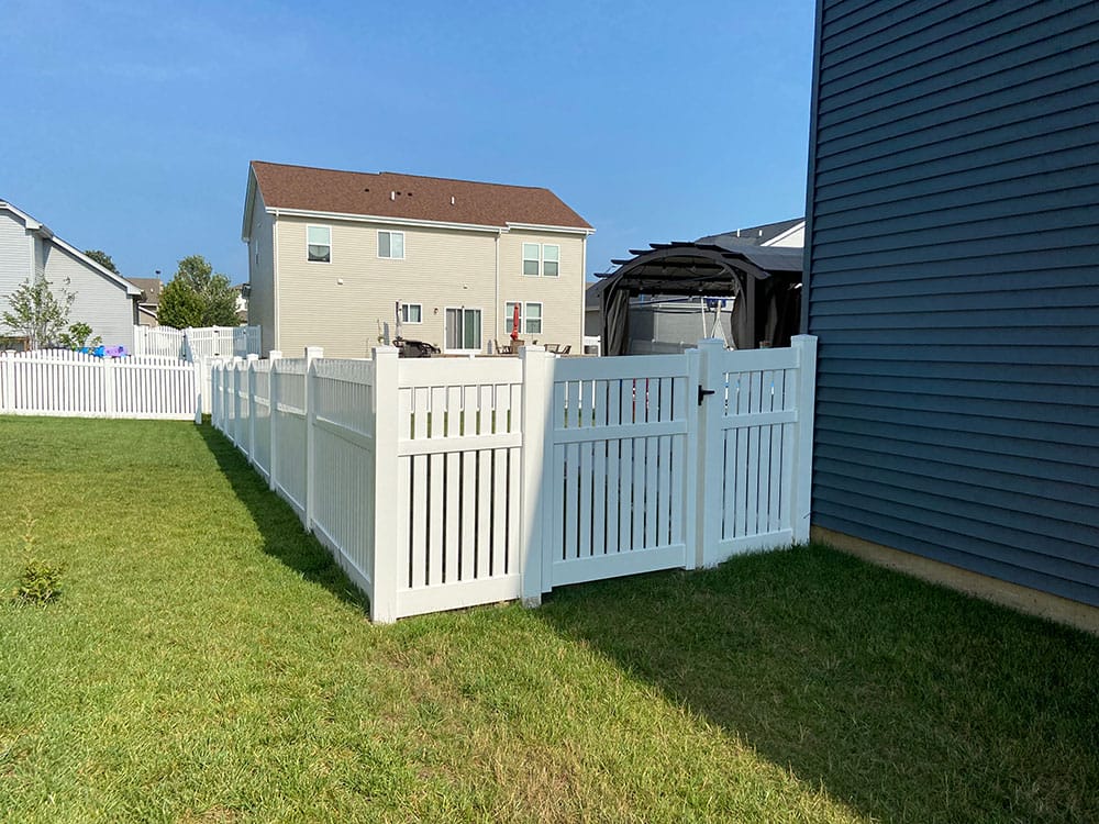 Photo-of-White-Vinyl-Semi-Private-Fence-5-Foot---Installed-in-Orland-Park-Illinois---Photo-Number-2