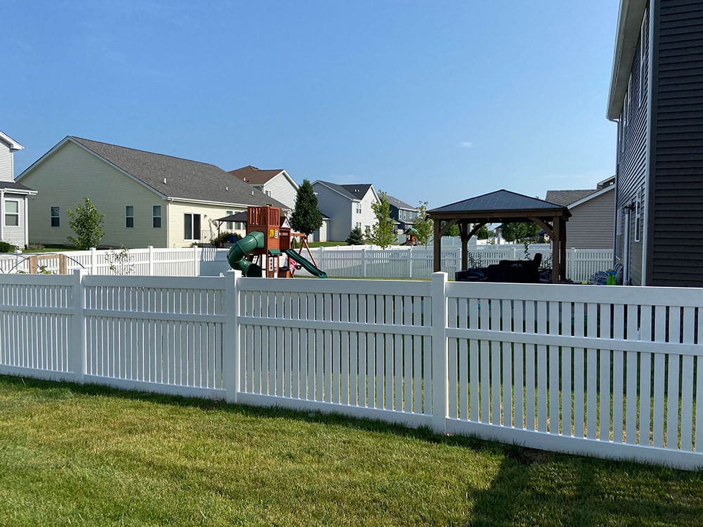 Photo-of-White-Vinyl-Semi-Private-Fence-5-Foot---Installed-in-Orland-Park-Illinois