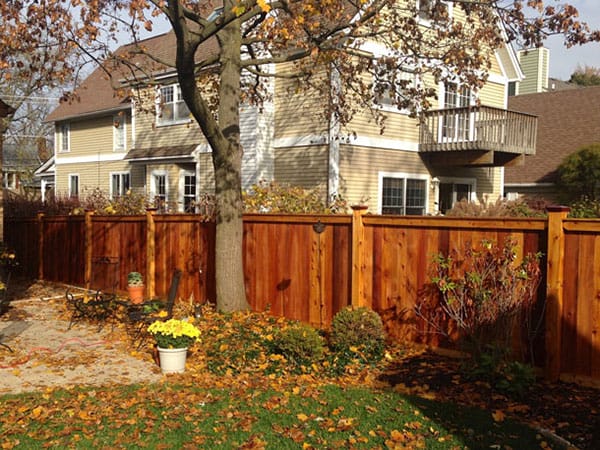 wood-fence-traditional-privacy-illinois-v2v2
