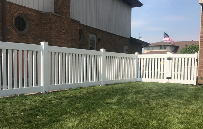 vinyl-spaced-picket-traditional-fence_orig